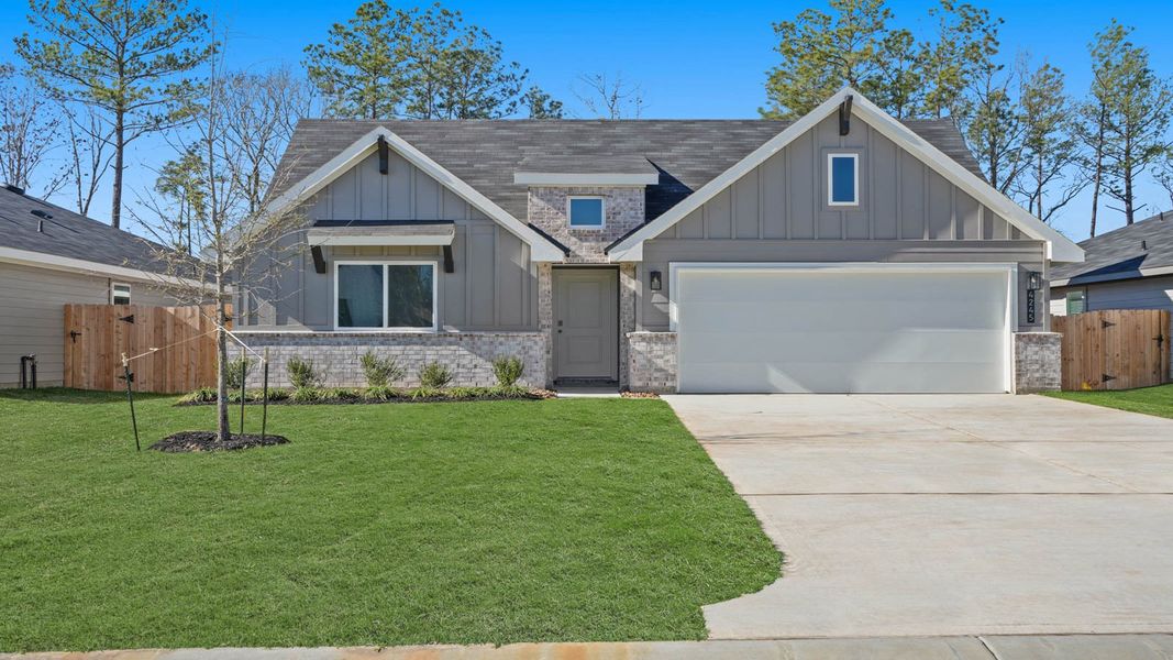 Front exterior of a new home in Silverthorne, Conroe, TX, highlighting curb appeal (Image 2). Front exterior of a new home in Silverthorne, Conroe, TX, highlighting curb appeal (Image 2).
