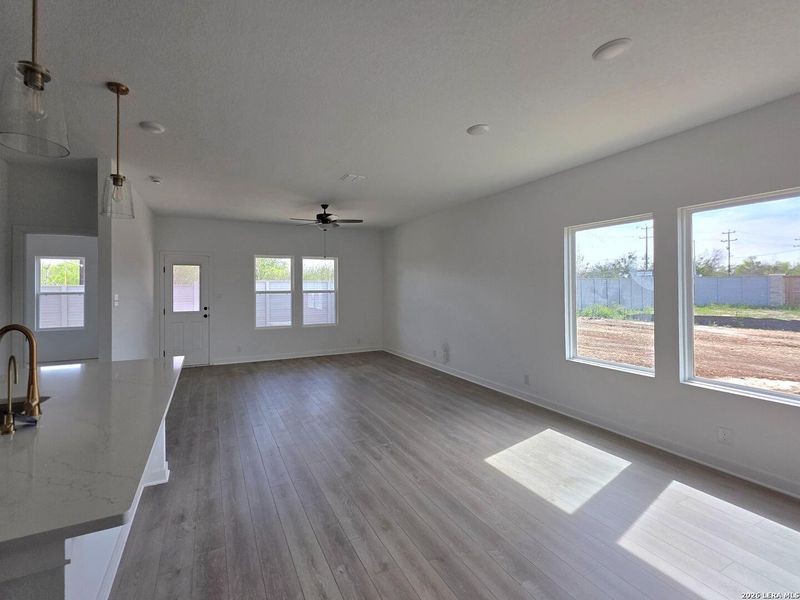Spacious, unfurnished interior of a new home in Saddlebrook Ranch, Schertz (Image 14).