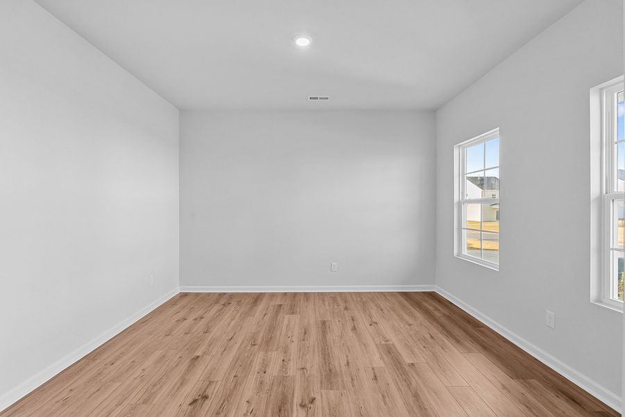 Spacious, unfurnished interior of a new home in Hanes Lake, Winston-Salem (Image 16).