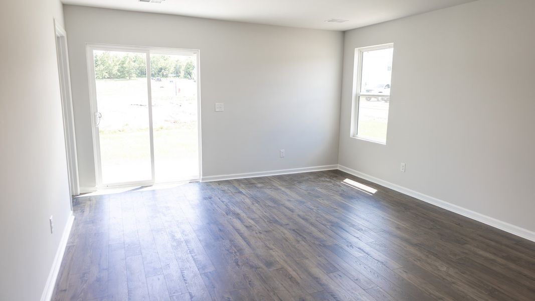 Spacious, unfurnished interior of a new home in Saddle Trace, Lewisburg (Image 25).