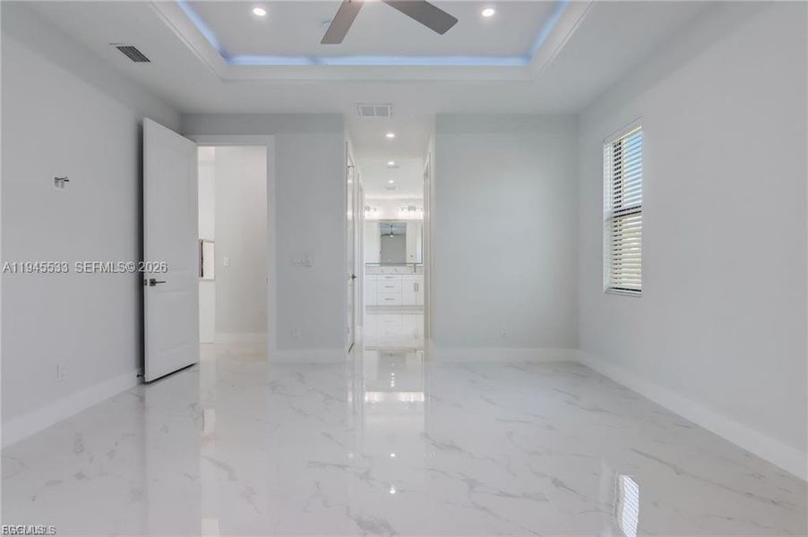 Spacious, unfurnished interior of a new home in , Cape Coral (Image 22).