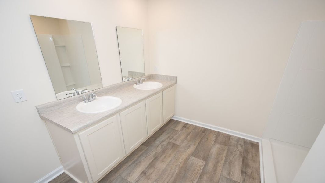Representative unfurnished interior of a home built from the ARIA by D.R. Horton in Jordanville Farms, Galivants Ferry (Image 33).
