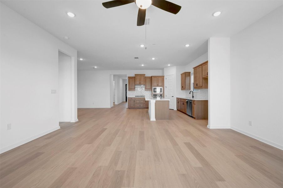 Spacious, unfurnished interior of a new home in Heritage, Dripping Springs (Image 23).