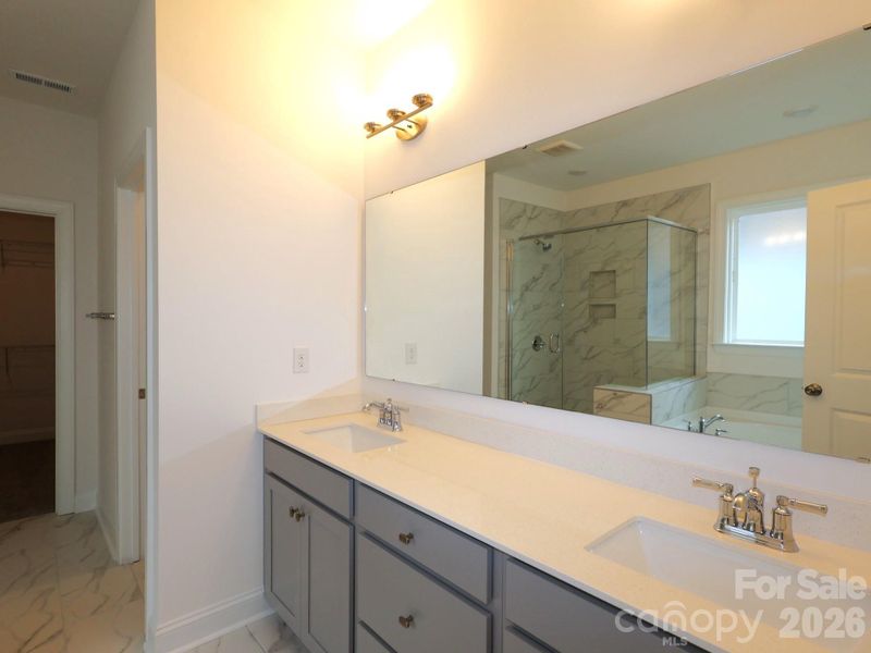 Owners bathroom Owners bathroom