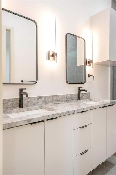 Furnished interior view inside a new home in , Dallas (Image 11).