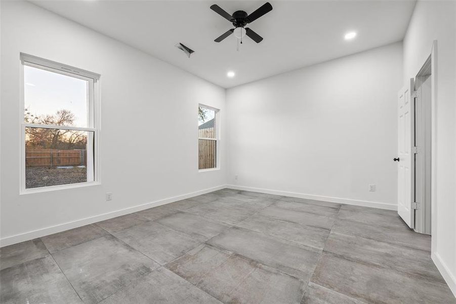Spacious, unfurnished interior of a new home in , Dallas (Image 9).