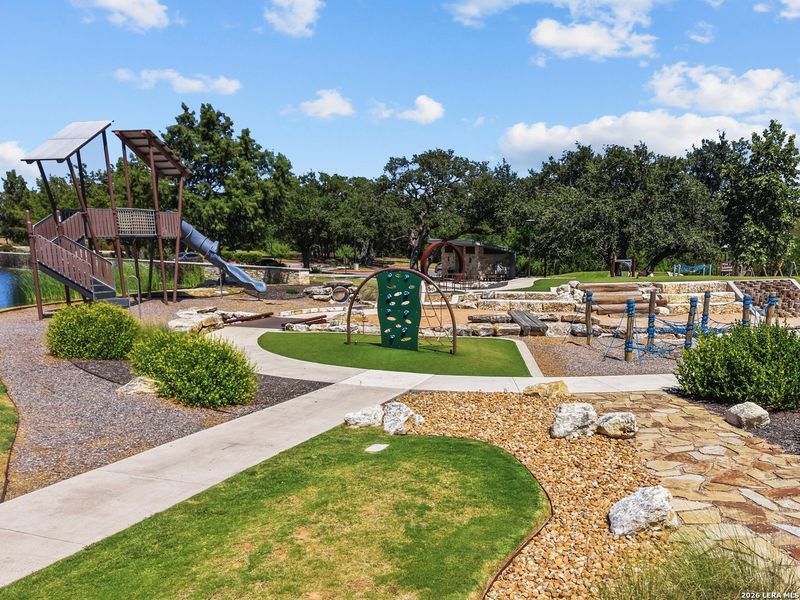 Community amenities in Hidden Trails, Bulverde (Image 32).