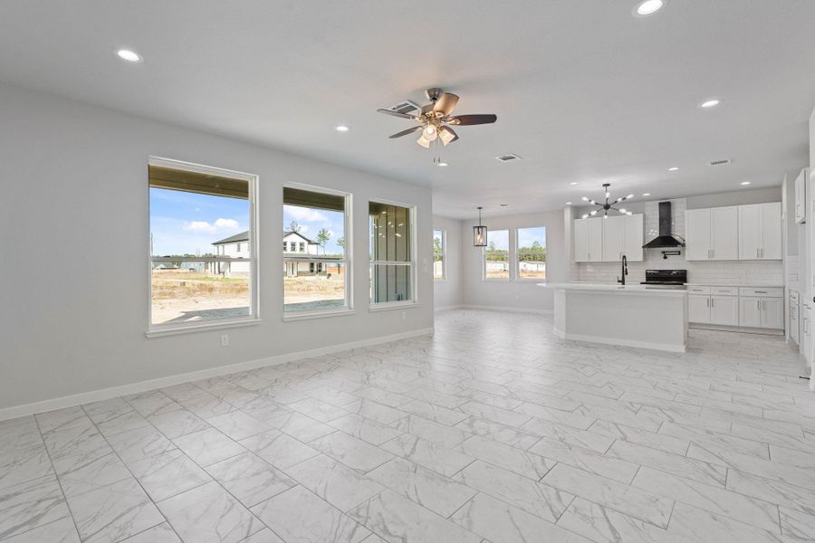 Spacious, unfurnished interior of a new home in , Conroe (Image 29).