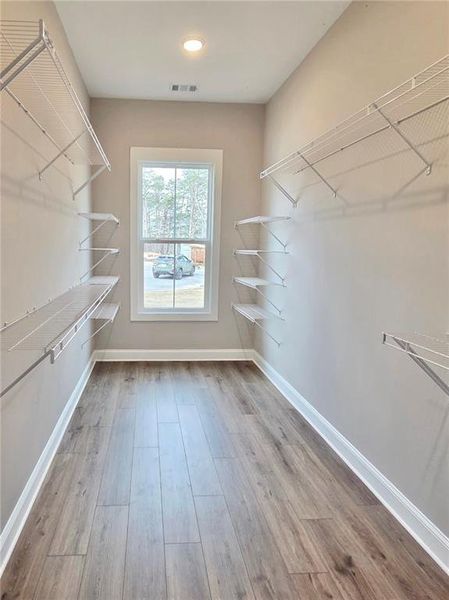 Spacious, unfurnished interior of a new home in , Waleska (Image 14).