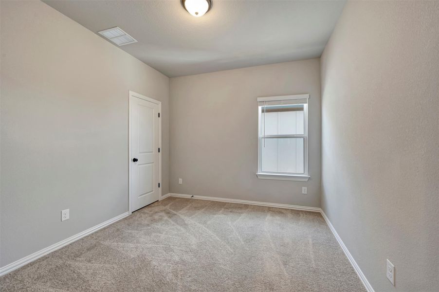 Spacious, unfurnished interior of a new home in Heritage, Dripping Springs (Image 34).