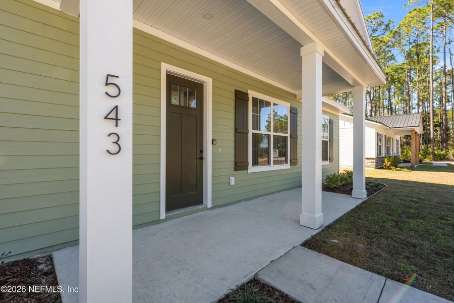 Exterior details and patio area of a home in , Palatka (Image 13).