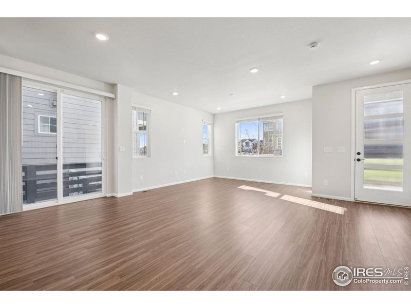 Spacious, unfurnished interior of a new home in The Villas Collection at Sterling Ranch, Littleton (Image 21).