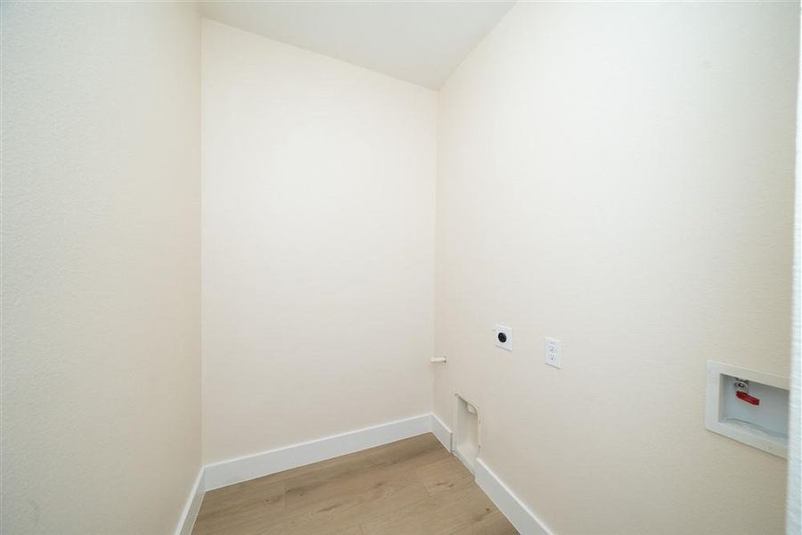 Spacious, unfurnished interior of a new home in , Dallas (Image 24).