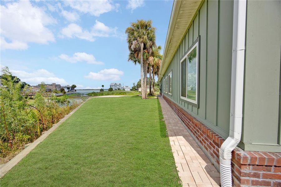 Exterior details and patio area of a home in , Micanopy (Image 3).