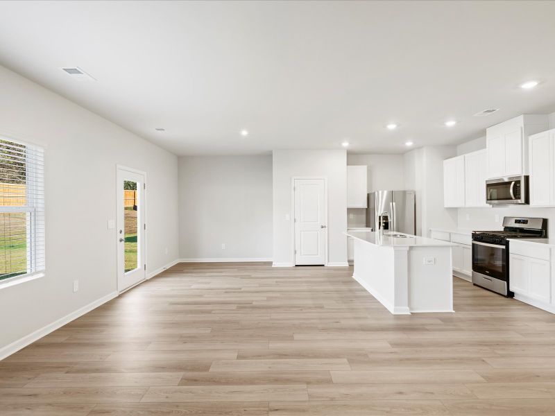 Spacious, unfurnished interior of a new home in Pleasant Brook, Piedmont (Image 12).