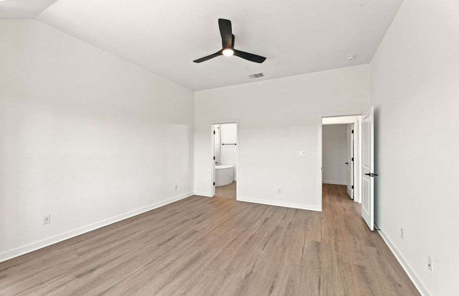Representative unfurnished interior of a home built from the Elliott by Pulte Homes in West Cypress Hills, Spicewood (Image 26).