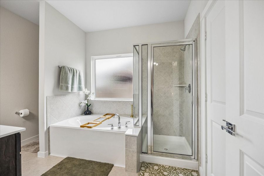 Spa Like soaking tub and separate shower. Spa Like soaking tub and separate shower.