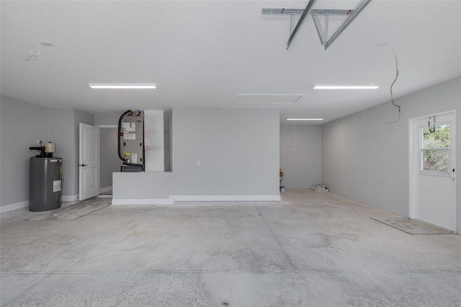 Spacious, unfurnished interior of a new home in , Homosassa (Image 21).