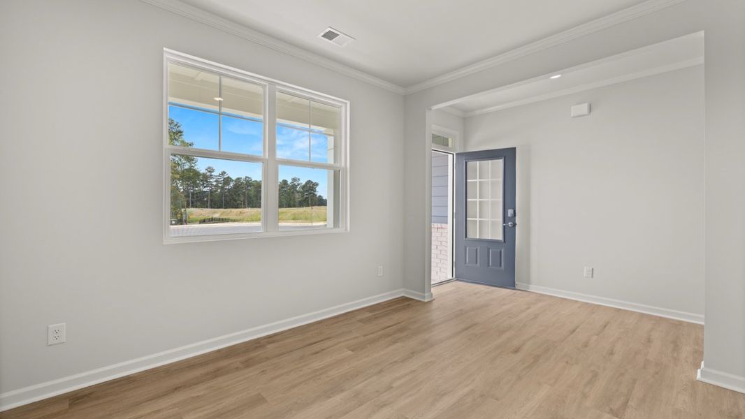 Representative unfurnished interior of a home built from the Salem by D.R. Horton in Fairway 17 at Mirror Lake, Villa Rica (Image 16).