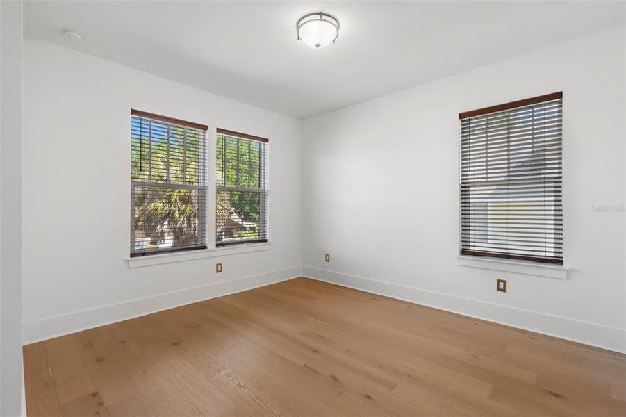 Spacious, unfurnished interior of a new home in , St. Petersburg (Image 50).