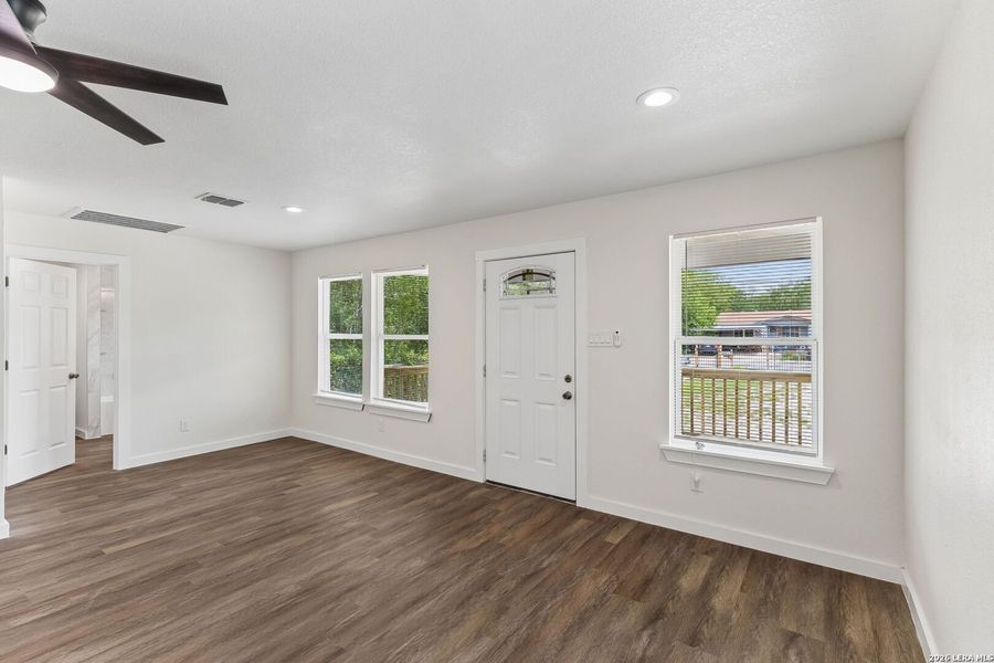 Spacious, unfurnished interior of a new home in , San Antonio (Image 26).