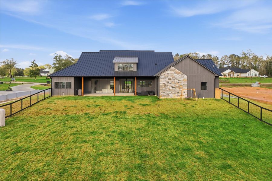 Exterior details and patio area of a home in , Willis (Image 24).