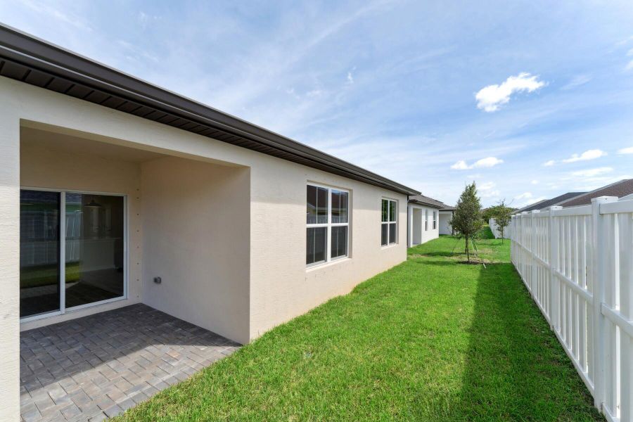 Exterior details and patio area of a home in , Fort Pierce (Image 26).