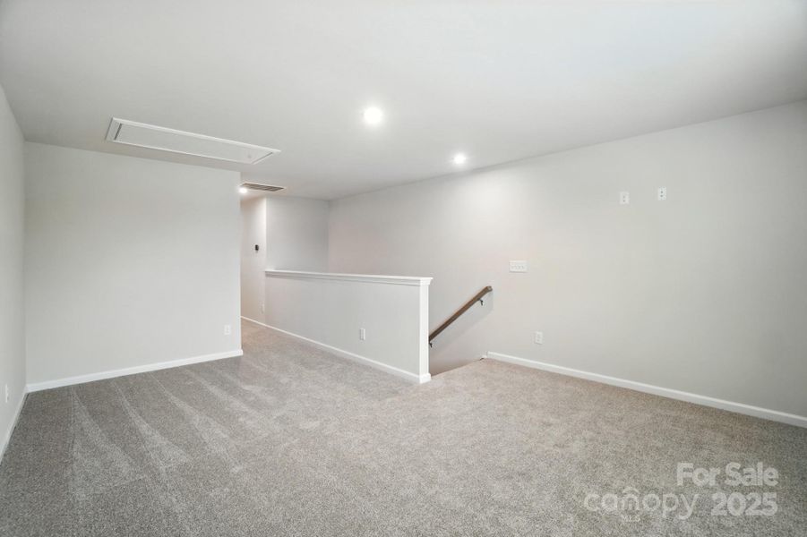 Spacious, unfurnished interior of a new home in Waxhaw Landing, Monroe (Image 26).