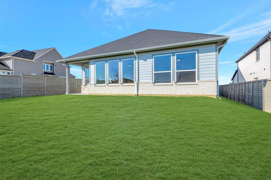 Exterior details and patio area of a home in Treeline, Justin (Image 3).