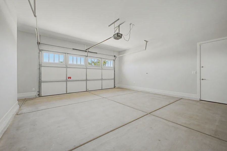 Spacious, unfurnished interior of a new home in Bellero Estates, Queen Creek (Image 25). Spacious, unfurnished interior of a new home in Bellero Estates, Queen Creek (Image 25).