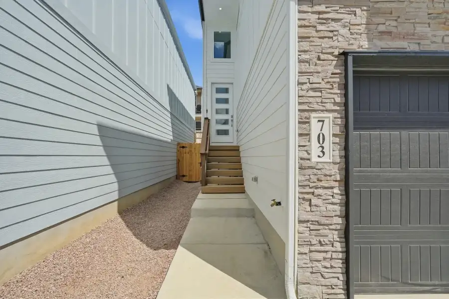 Exterior details and patio area of a home in Rose Hill, San Antonio (Image 27).