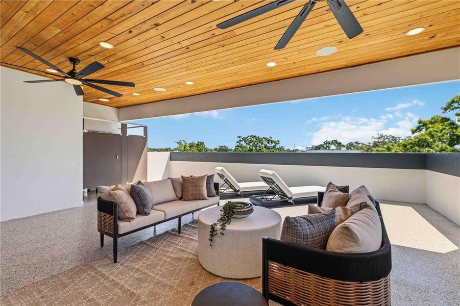 Exterior details and patio area of a home in , Tampa (Image 25).