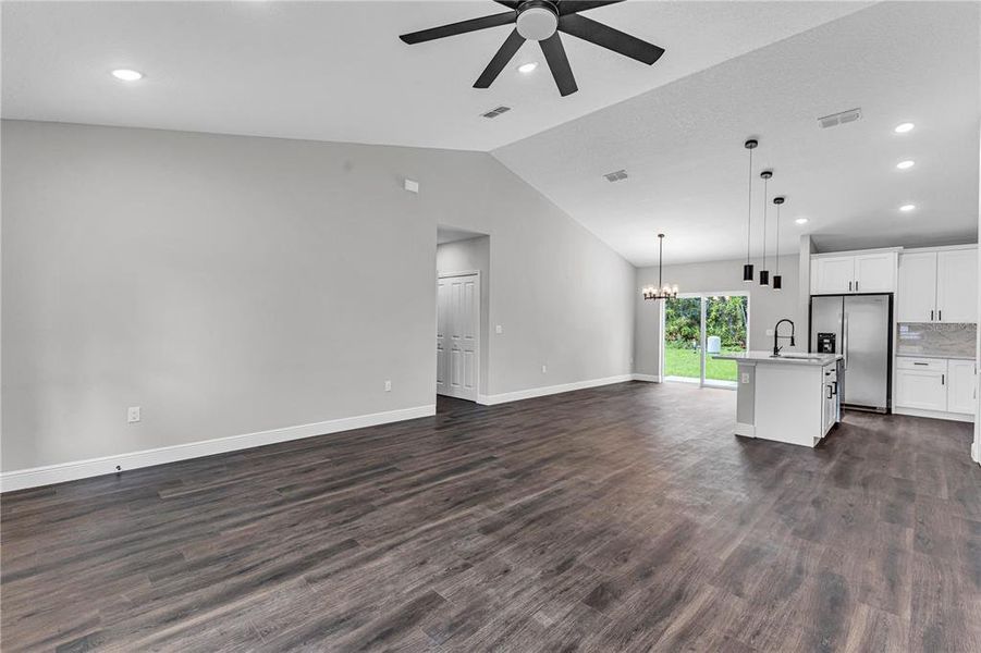 Spacious, unfurnished interior of a new home in , Deland (Image 20).