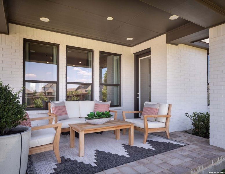 Exterior details and patio area of a home in Davis Ranch, San Antonio (Image 4).