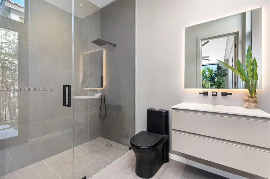 Furnished interior view inside a new home in , Fort Lauderdale (Image 16).