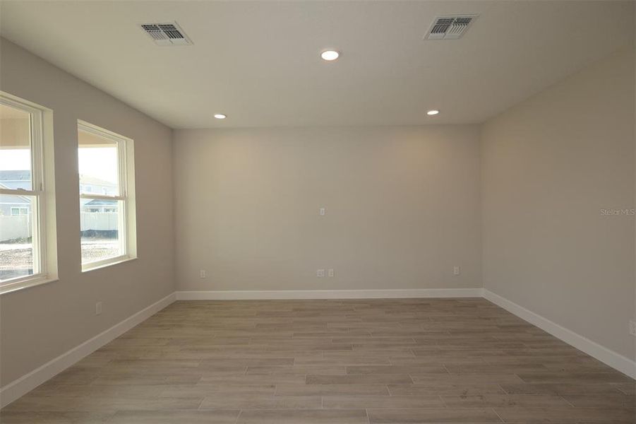 Spacious, unfurnished interior of a new home in Center Lake on the Park, St. Cloud (Image 11).