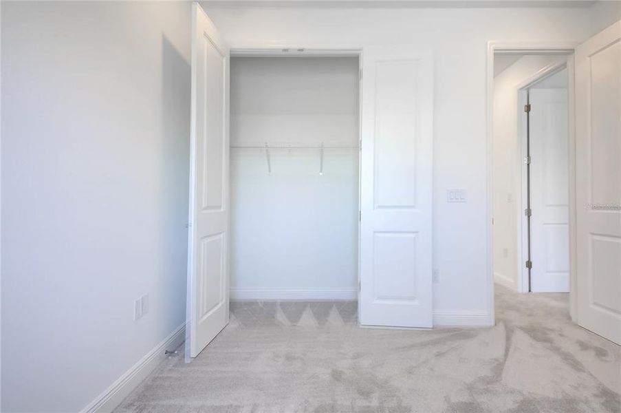 Spacious, unfurnished interior of a new home in Bungalow Walk at Lakewood Ranch, Sarasota (Image 28).