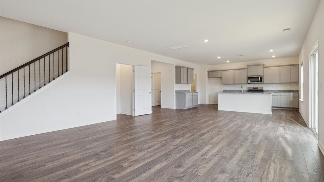 Spacious, unfurnished interior of a new home in Whispering Springs, Maryville (Image 16).