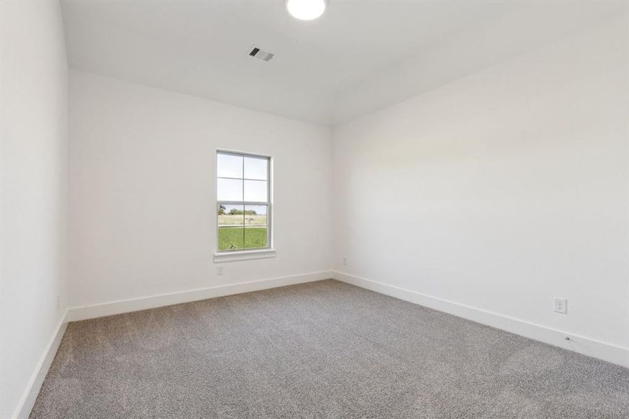 Spacious, unfurnished interior of a new home in Lakeway Estates, Waxahachie (Image 30).