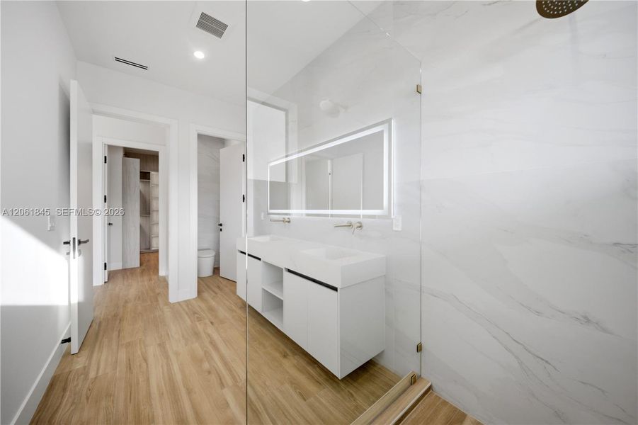 Furnished interior view inside a new home in , Fort Lauderdale (Image 7).