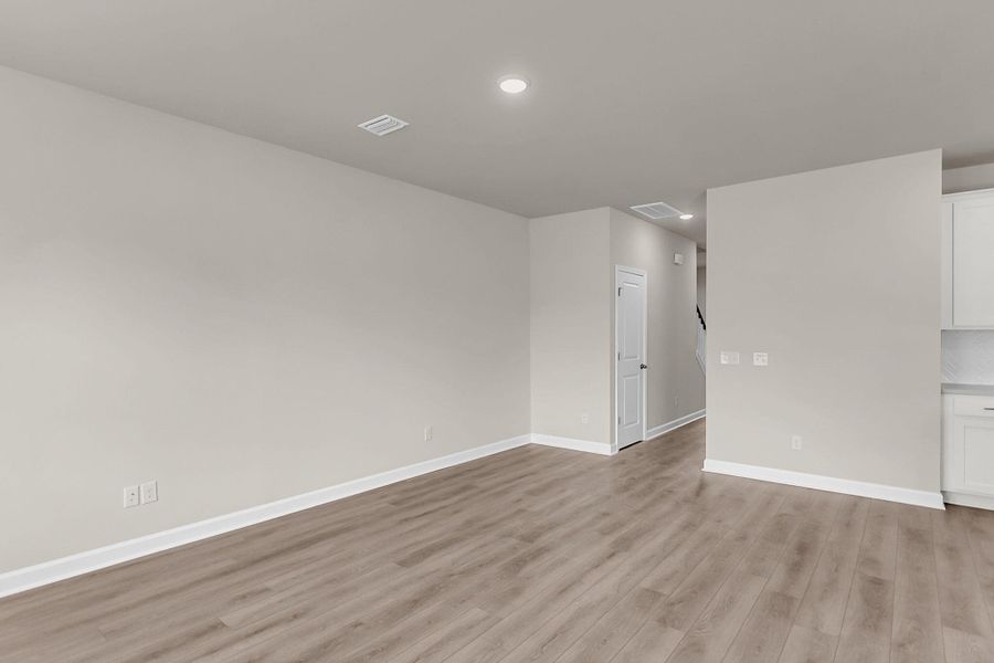 Spacious, unfurnished interior of a new home in , Ravenel (Image 15).