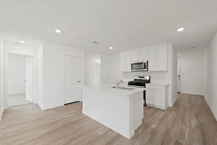 Furnished interior view inside a new home in Silverthorne, Conroe (Image 7).