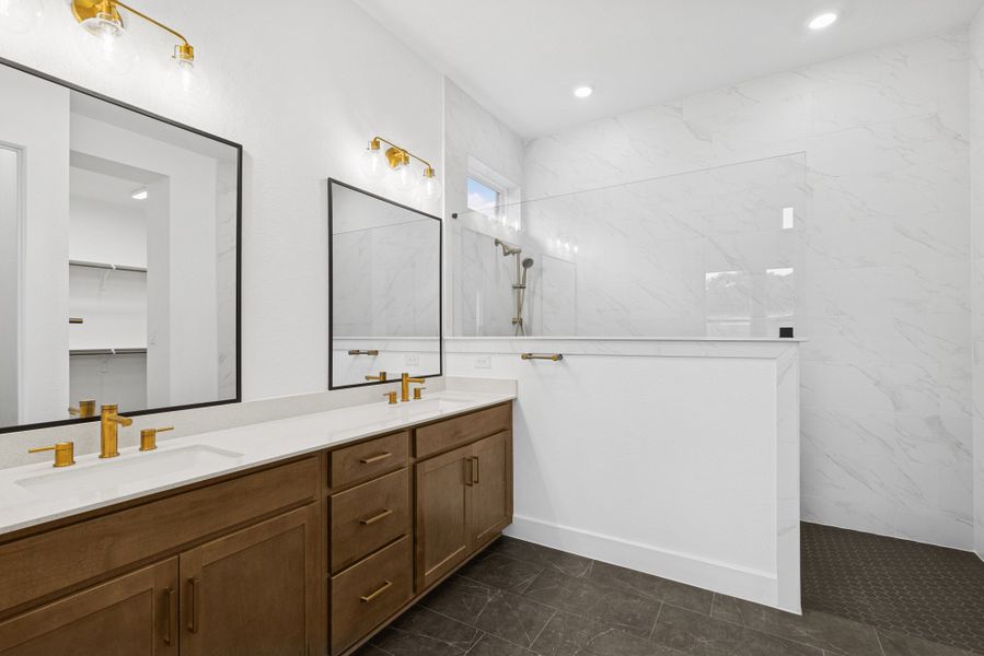 The Beeville - Owner's Bath