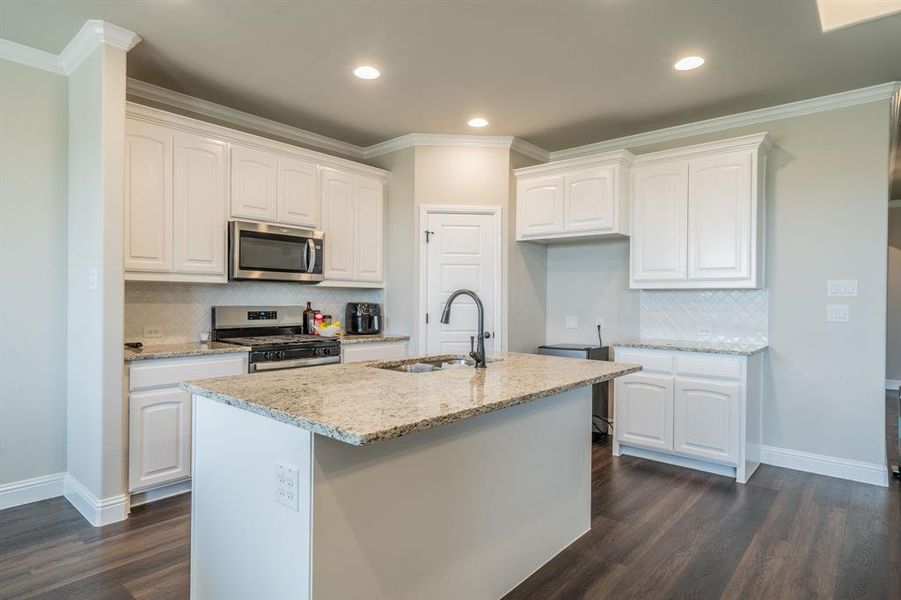 Furnished interior view inside a new home in , Alvarado (Image 14).