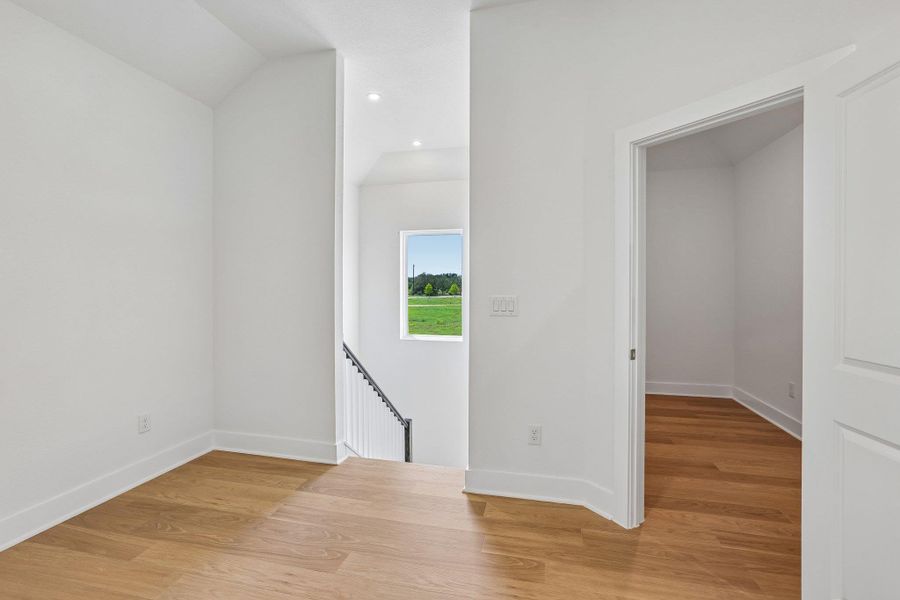 Spacious, unfurnished interior of a new home in Persimmon, Buda (Image 35). Spacious, unfurnished interior of a new home in Persimmon, Buda (Image 35).