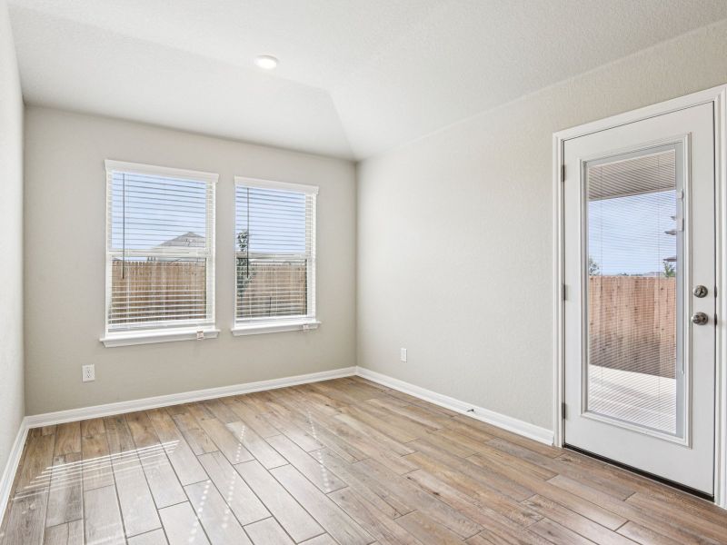Spacious, unfurnished interior of a new home in Comanche Ridge, San Antonio (Image 26).