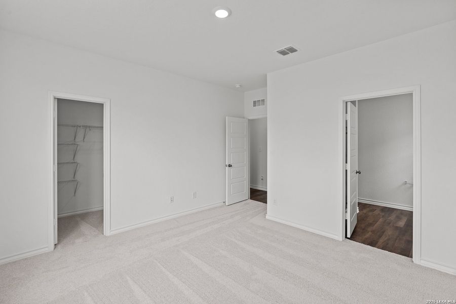 Spacious, unfurnished interior of a new home in Cinco Lakes, San Antonio (Image 21).