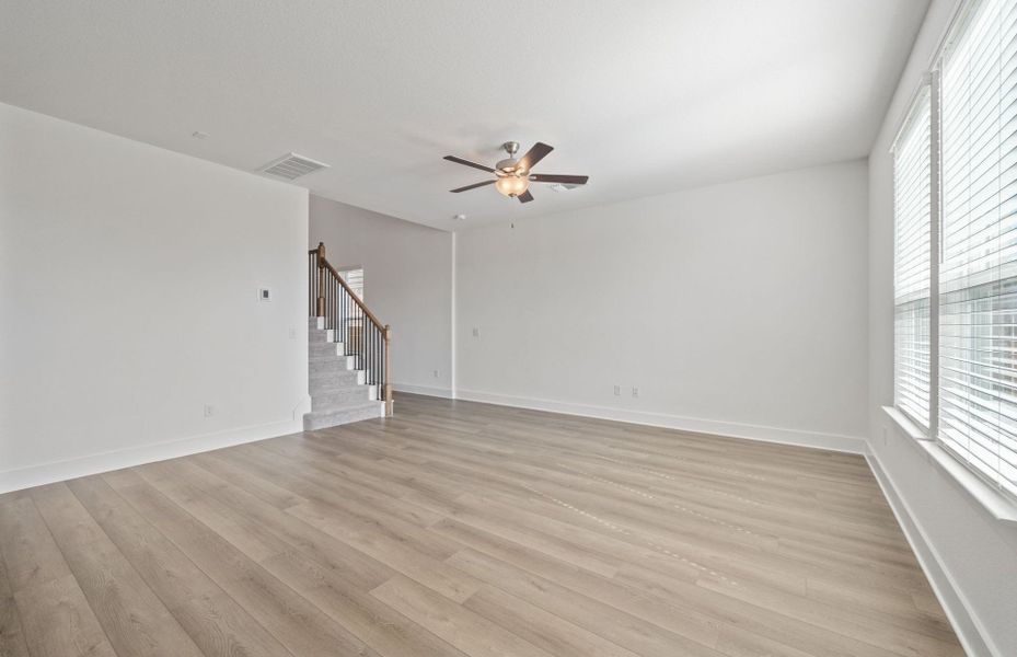 Spacious, unfurnished interior of a new home in Crosswinds, Kyle (Image 17).