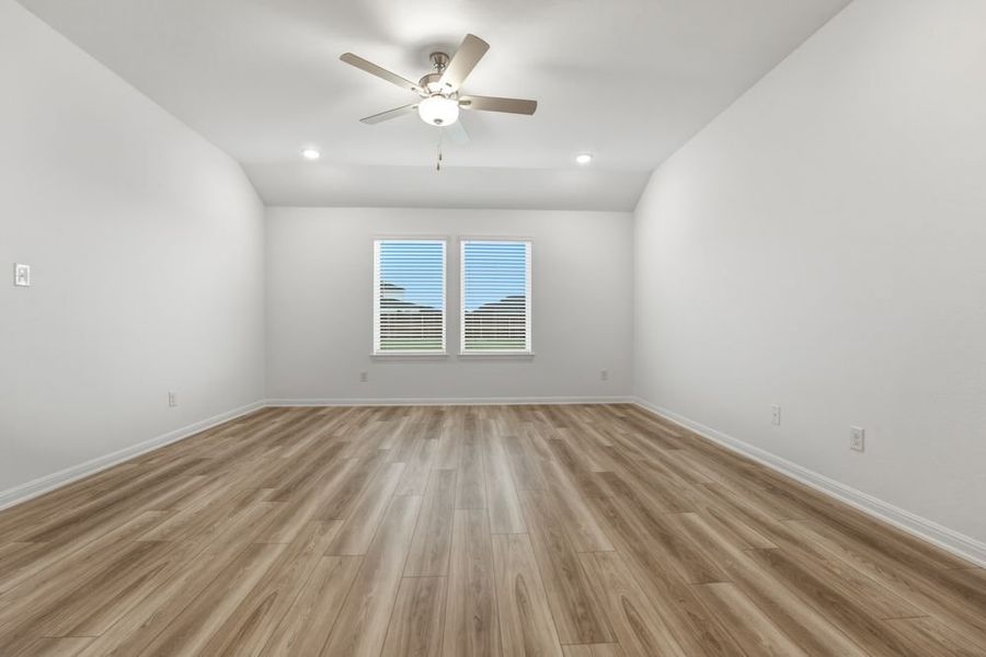 Spacious, unfurnished interior of a new home in Emory Crossing, Hutto (Image 8).