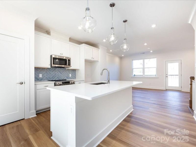 Large White Island Large White Island